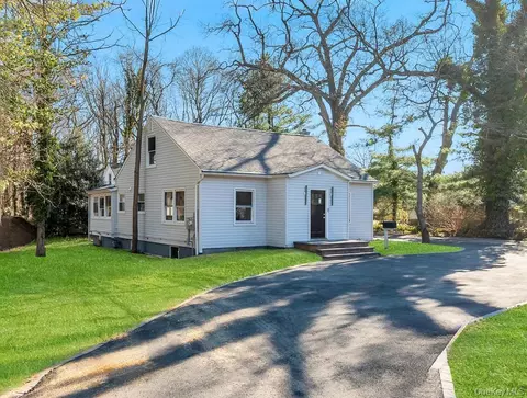 624 Townline Rd, Hauppauge, NY 11788