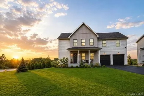 21 Wildwood Dr, Rock Tavern, NY 12575