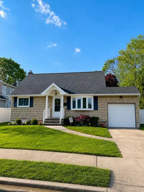 235 N Kings Ave, North Massapequa, NY 11758