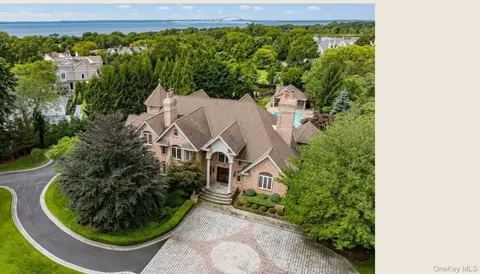 26 The Helm, East Islip, NY 11730