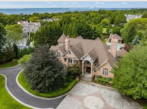 26 The Helm, East Islip, NY 11730