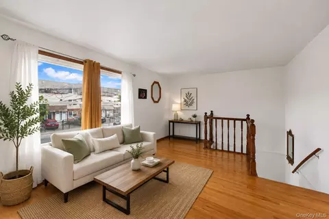 2069 Cicero Ave, New York, NY 10473