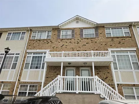 142 Mermaid Ln #284, New York, NY 10473