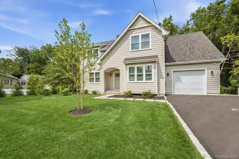 11 Park St, Setauket, NY 11733