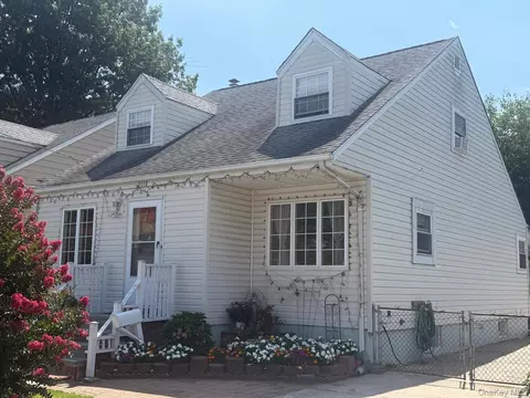 1112 Mckenna Pl, Hempstead, NY 11553