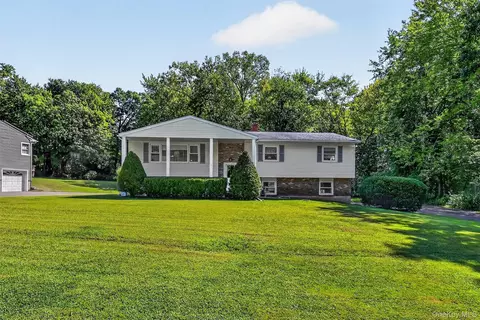 24 Meadow St, Newburgh, NY 12550