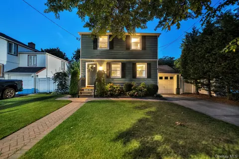 404 Little Whaleneck Rd, Hempstead, NY 11566