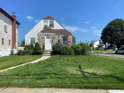 25119 86th Ave, New York, NY 11426