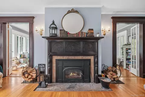 Entry Way - 83 Hooker Ave, Poughkeepsie, NY 12601 photo 2 of 6