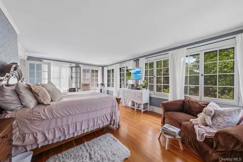 Bedroom - 83 Hooker Ave, Poughkeepsie, NY 12601 photo 1 of 6