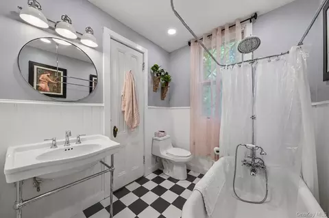 Bath - 83 Hooker Ave, Poughkeepsie, NY 12601 photo 2 of 3