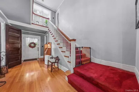Entry Way - 83 Hooker Ave, Poughkeepsie, NY 12601 photo 3 of 6