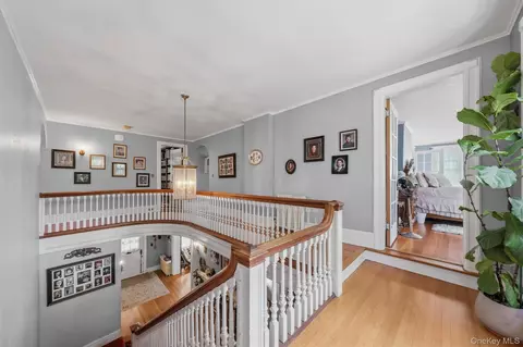 Entry Way - 83 Hooker Ave, Poughkeepsie, NY 12601 photo 4 of 6