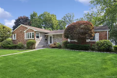 35 Cherrywood Dr, East Northport, NY 11731