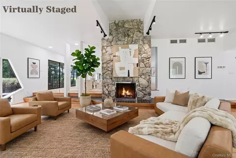 12 Lost Mdw, Port Jefferson, NY 11777