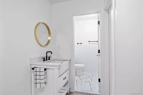 Bath - 18 Alan Rd, Ramapo, NY 10977 photo 2 of 4