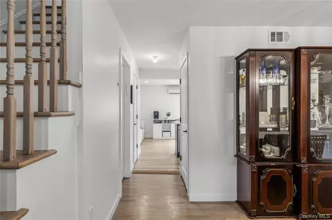 Entry Way - 18 Alan Rd, Ramapo, NY 10977 photo 4 of 10