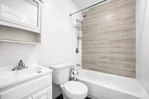 Bath - 738 E 217th St, New York, NY 10467 photo 1 of 2