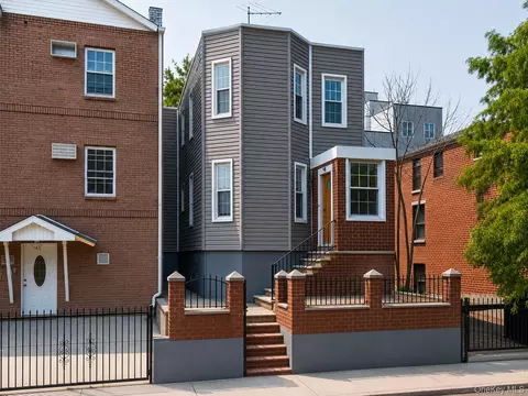 738 E 217th St, New York, NY 10467
