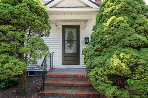 Entry Way - 41 Prospect Pl, Riverhead, NY 11901 photo 1 of 4