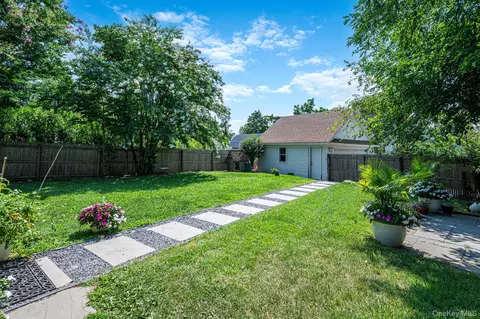 Exterior - 41 Prospect Pl, Riverhead, NY 11901 photo 4 of 5