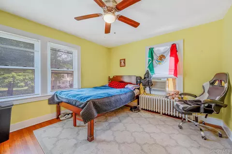 Bedroom - 41 Prospect Pl, Riverhead, NY 11901 photo 6 of 9
