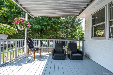 Exterior - 41 Prospect Pl, Riverhead, NY 11901 photo 5 of 5