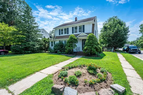 Exterior - 41 Prospect Pl, Riverhead, NY 11901 photo 2 of 5