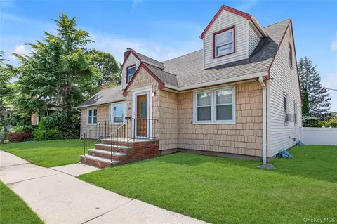 1345 Great Neck Rd, Copiague, NY 11726