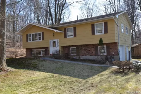 6 Kristoffersen Ct, Ramapo, NY 10901