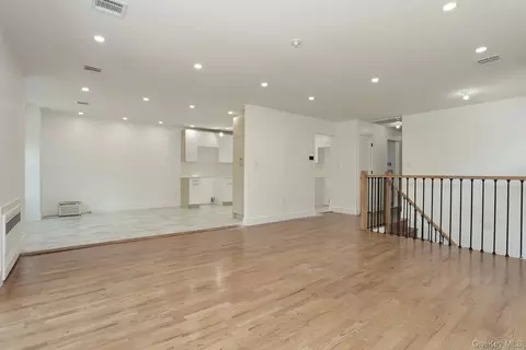 Living - 38 Singer Ave, Ramapo, NY 10977 photo 5 of 10