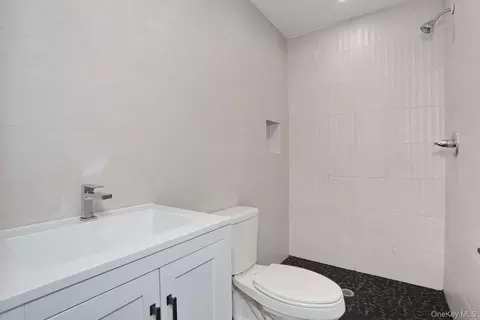 Bath - 38 Singer Ave, Ramapo, NY 10977 photo 4 of 5