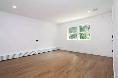 Living - 38 Singer Ave, Ramapo, NY 10977 photo 8 of 10