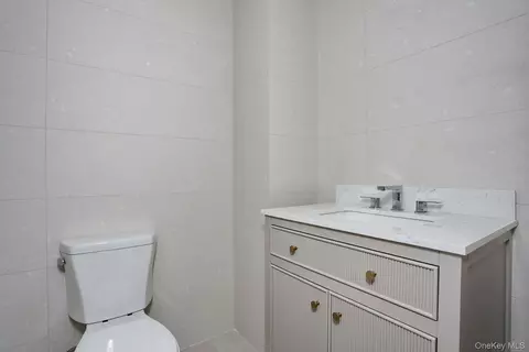 Bath - 38 Singer Ave, Ramapo, NY 10977 photo 2 of 5