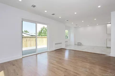 Living - 38 Singer Ave, Ramapo, NY 10977 photo 4 of 10