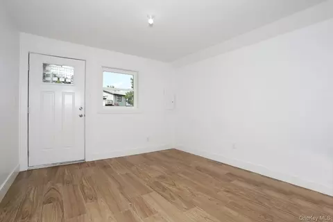 Living - 38 Singer Ave, Ramapo, NY 10977 photo 9 of 10