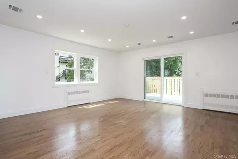 Living - 38 Singer Ave, Ramapo, NY 10977 photo 3 of 10