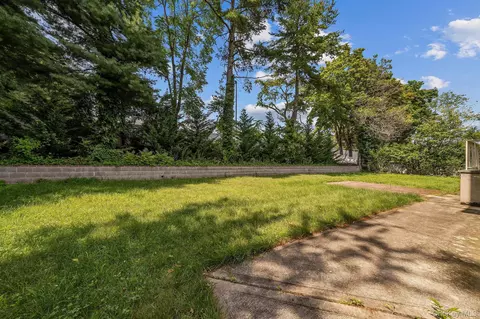 Exterior - 300 Ellen Pl, Jericho, NY 11753 photo 8 of 8