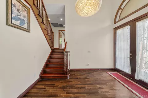 Entry Way - 300 Ellen Pl, Jericho, NY 11753 photo 2 of 7