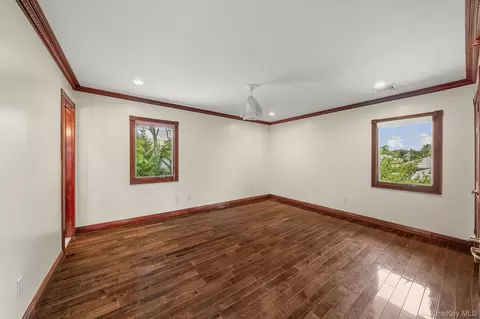 Bedroom - 300 Ellen Pl, Jericho, NY 11753 photo 3 of 3