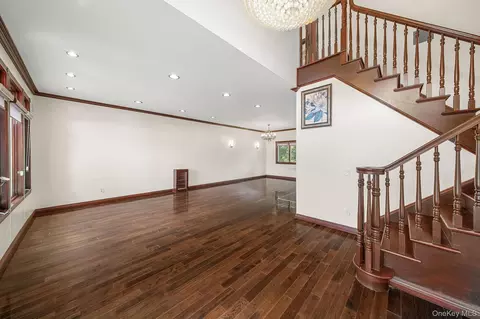 Living - 300 Ellen Pl, Jericho, NY 11753 photo 1 of 3