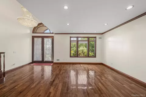 Living - 300 Ellen Pl, Jericho, NY 11753 photo 3 of 3
