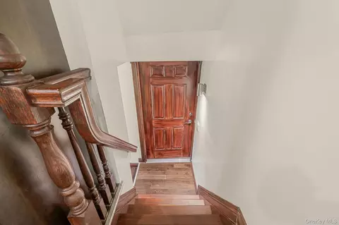 Entry Way - 300 Ellen Pl, Jericho, NY 11753 photo 5 of 7