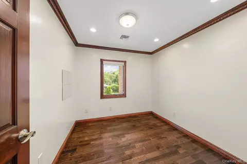 Bedroom - 300 Ellen Pl, Jericho, NY 11753 photo 1 of 3
