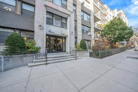 98-33 64th Ave #1D, Rego Park, NY 11374