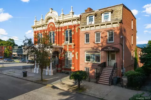 98 Grand St, Newburgh, NY 12550