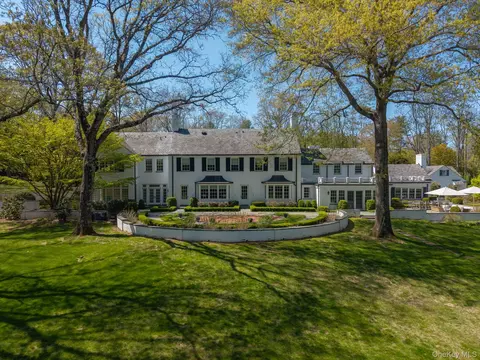 530 Chicken Valley Rd, Locust Valley, NY 11560