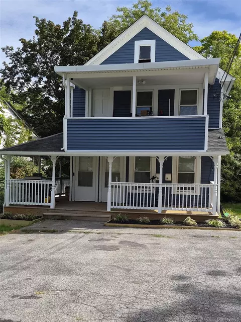 120 Vineyard Ave, Lloyd, NY 12528