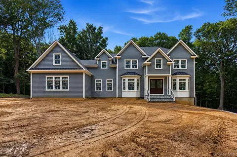 550 Moriches Rd, Saint James, NY 11780