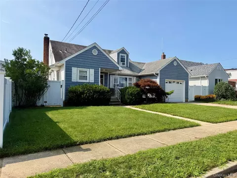 62 Bernard St, Massapequa, NY 11758